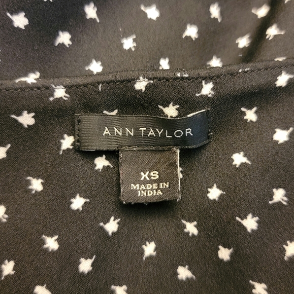 Ann Taylor sleeveless top - Picture 4 of 4